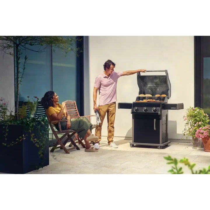 Napoleon Rogue® 425 Gas Grill with Cast Iron Grates – Black Grills Flame Authority
